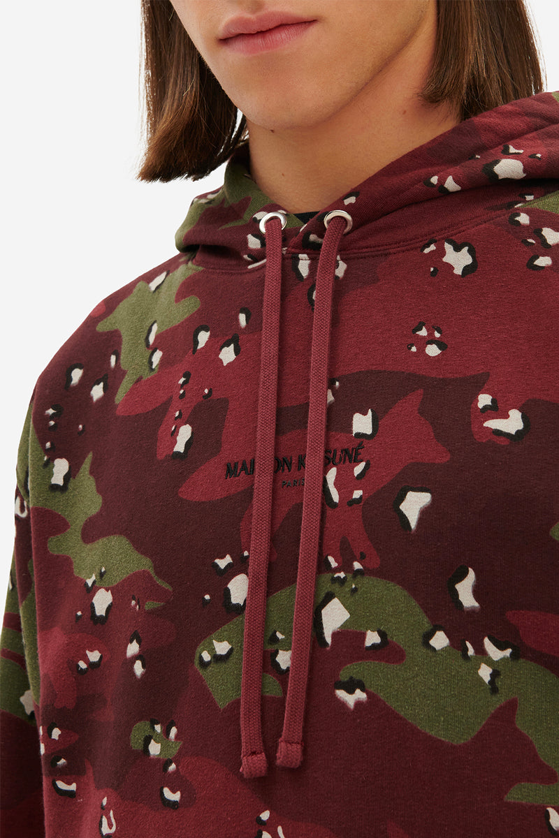 MAISON KITSUNÉ CAMO FOX RELAXED HOODIE WINE LEES DESIGN